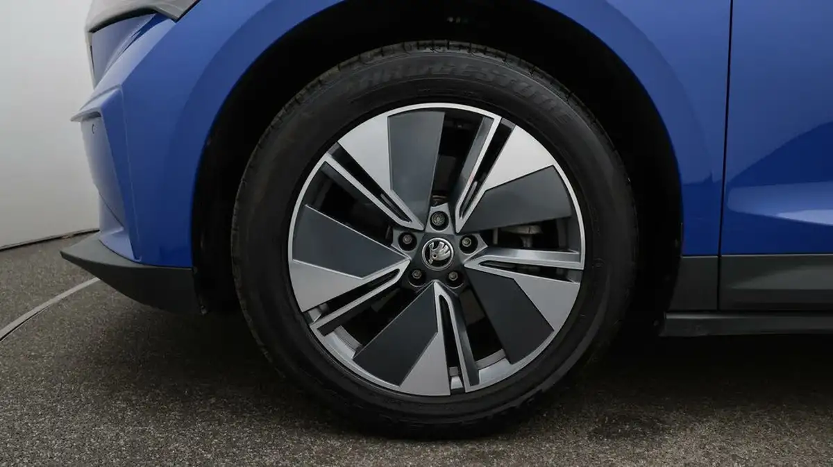 2022-skoda-enyaq-e-80-82-kwh-big-18