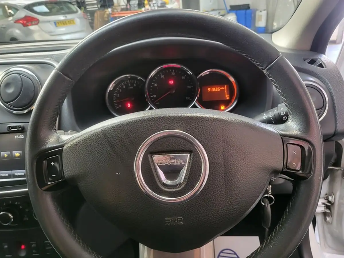 2014-dacia-sandero-stepway-15d-laureate-big-11