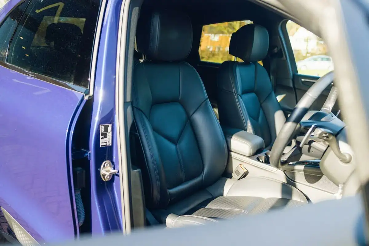 2022-porsche-macan-20-big-34