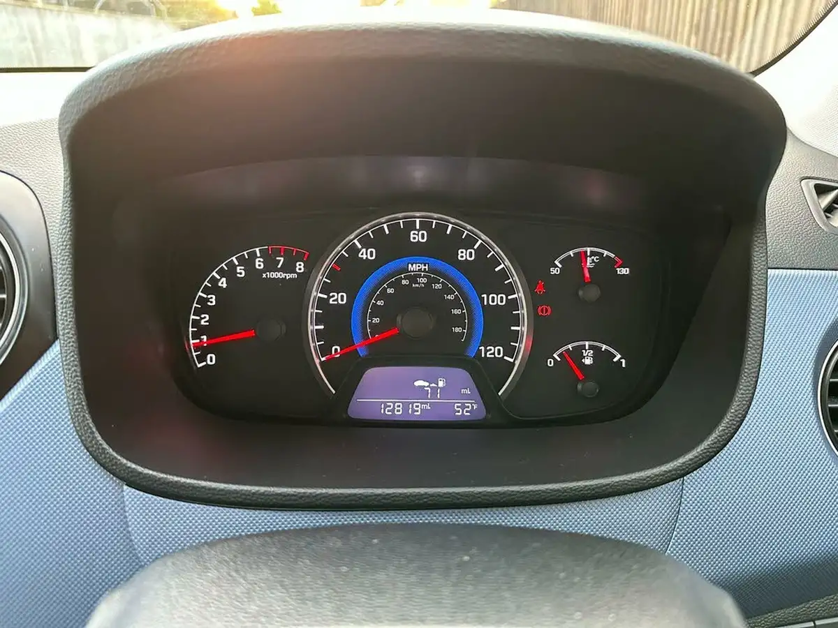 2014-hyundai-i10-12-se-big-11
