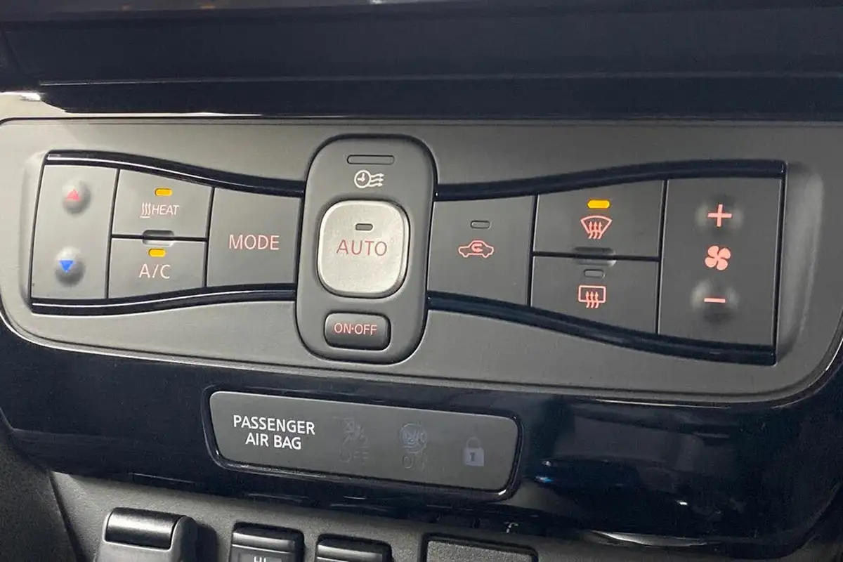 2024-nissan-leaf-e-tekna-39kwh-big-27