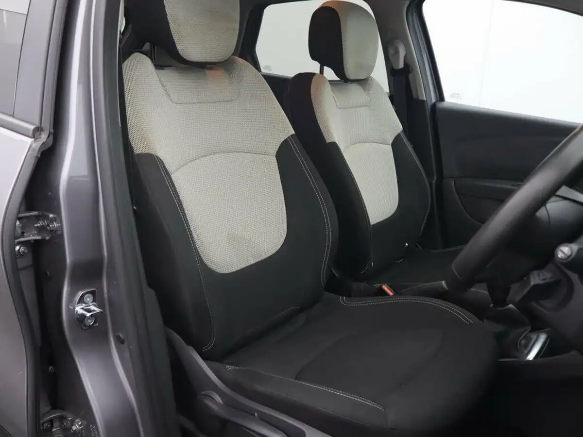 2019-renault-captur-09-tce-iconic-big-13