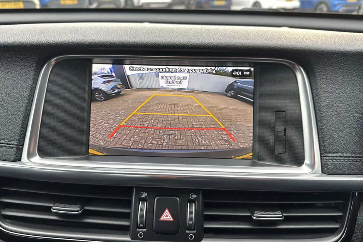 2016-kia-optima-20-gdi-phev-big-26