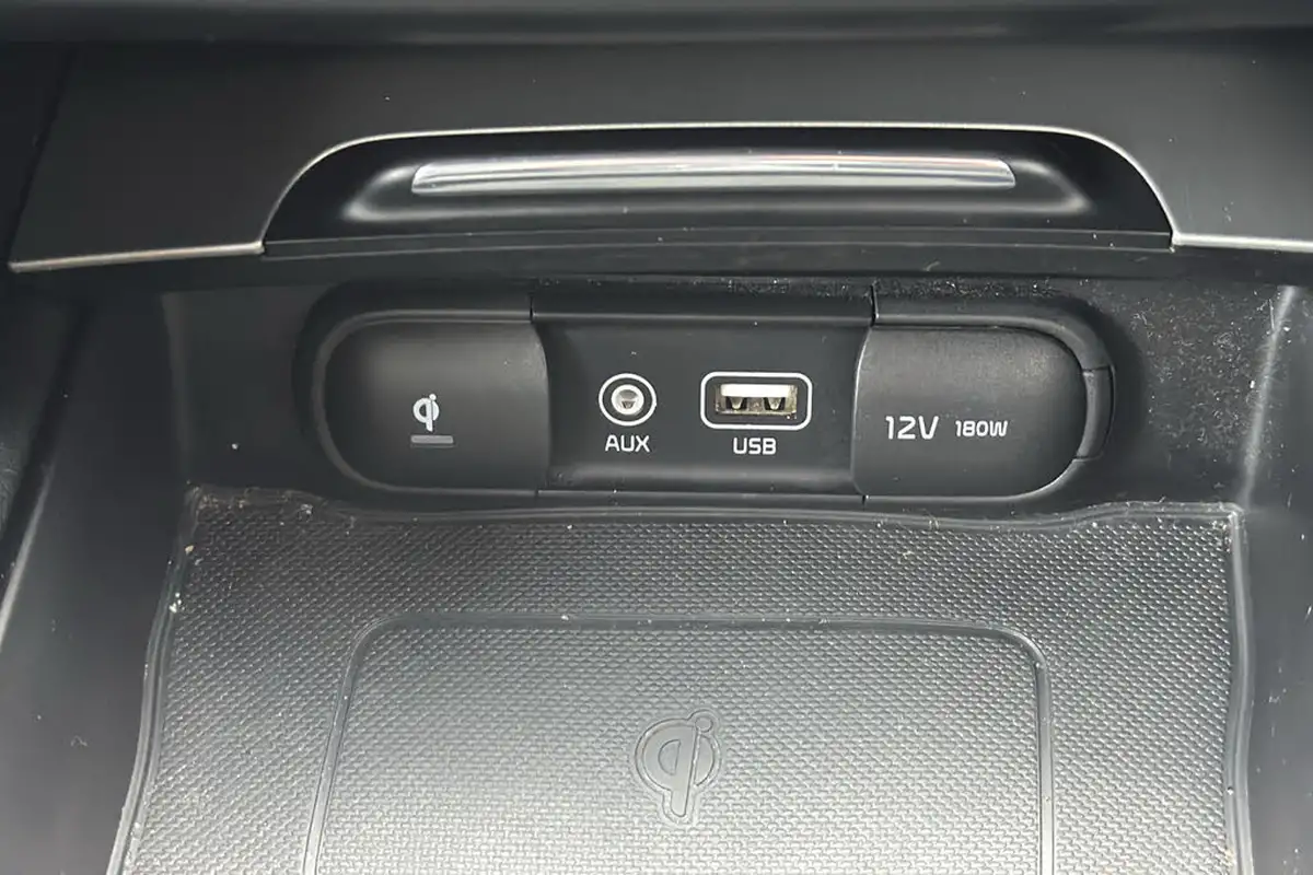 2016-kia-optima-20-gdi-phev-big-22