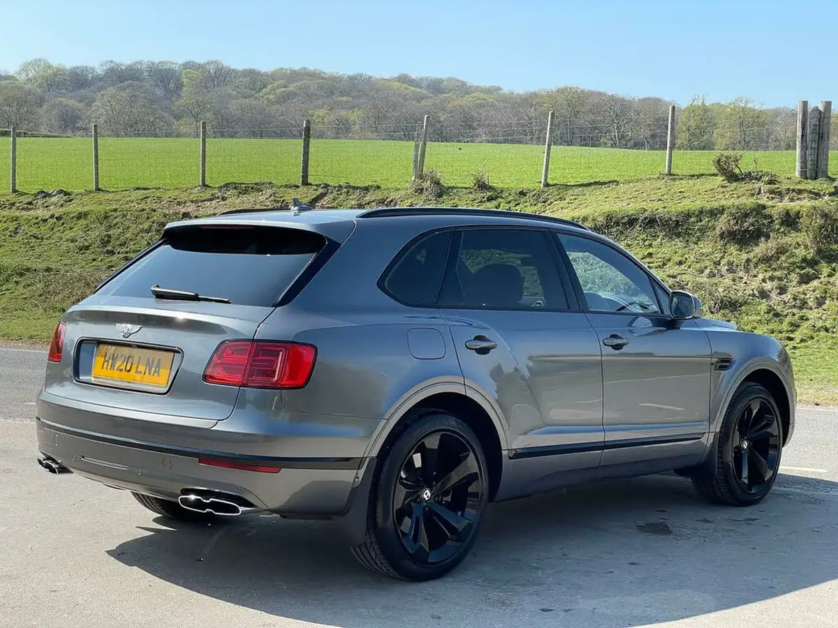 2019-bentley-bentayga-40-v8-big-14