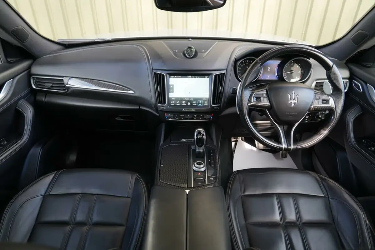 2017-maserati-levante-30td-awd-big-16