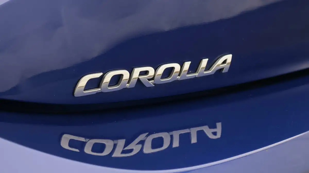 2023-toyota-corolla-18-vvt-i-icon-138bhp-hatchback-5d-big-21