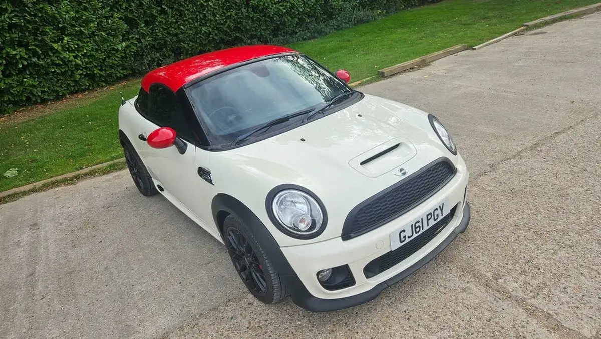 2011-mini-cooper-16-john-cooper-works-211bhp-coupe-3d-big-4