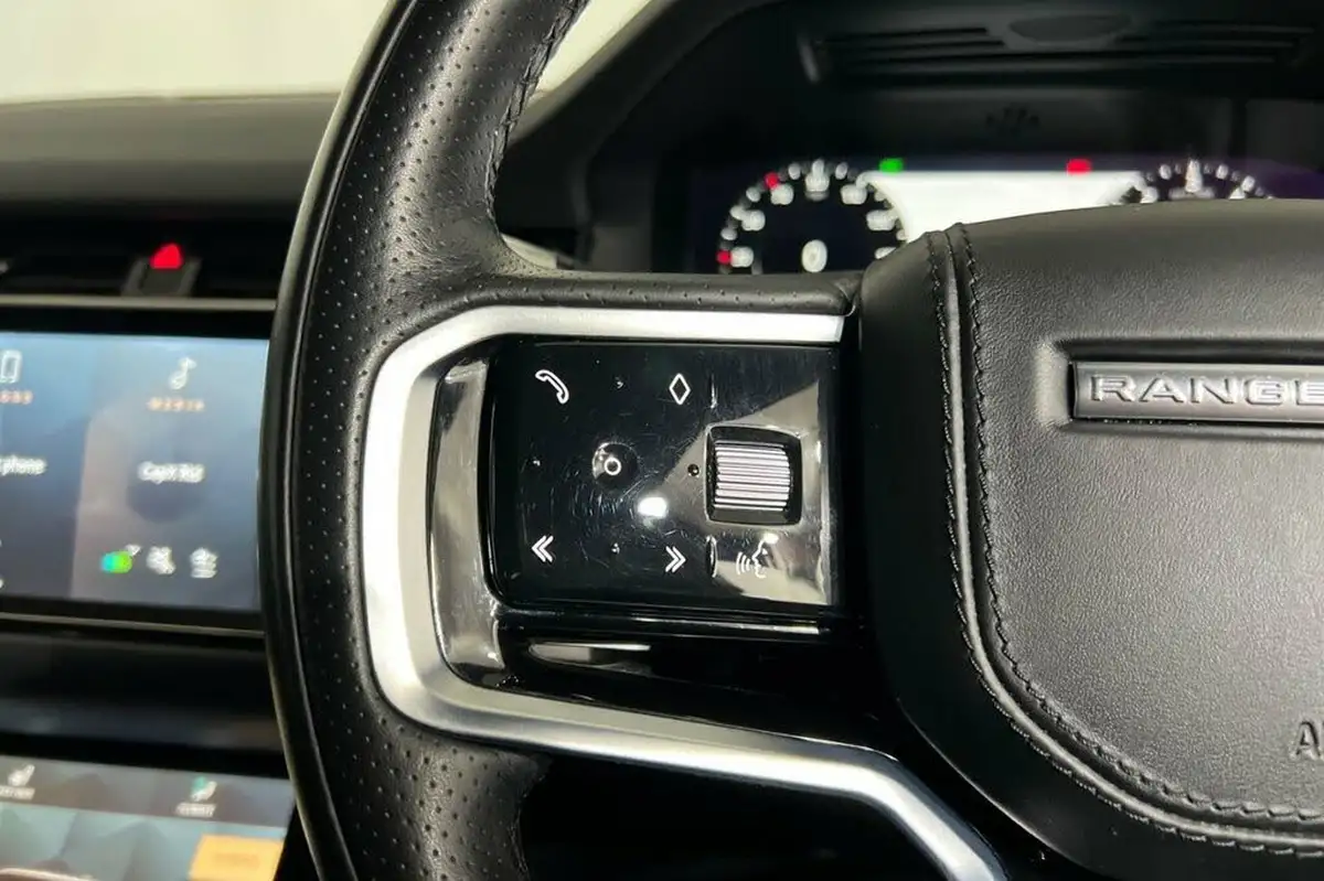 2022-land-rover-range-rover-evoque-15-p300e-r-dynamic-hse-big-25