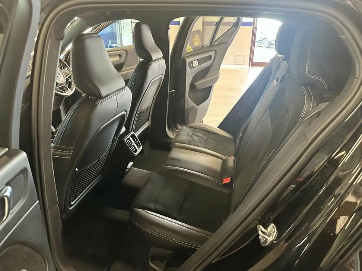 2019-volvo-xc40-20td-d4-r-design-big-12
