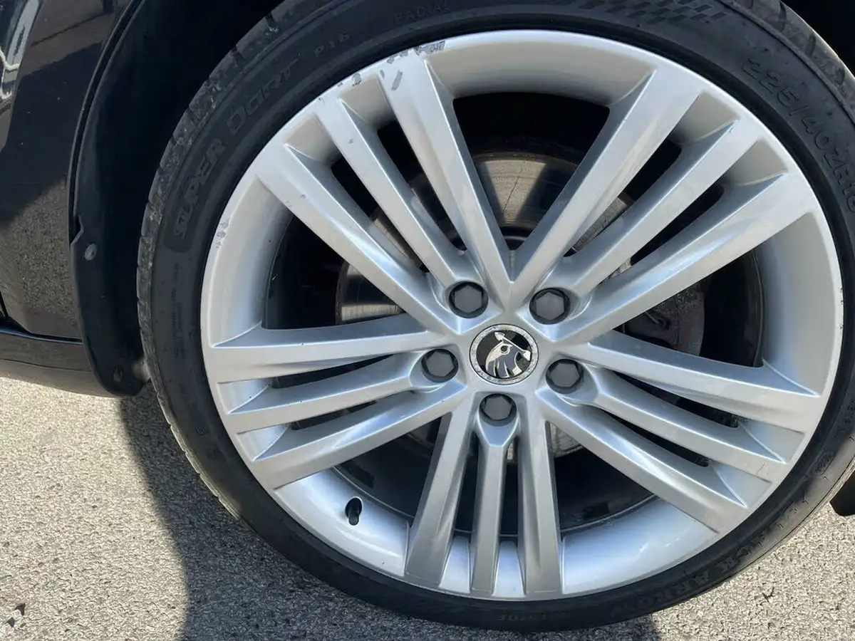 2015-skoda-superb-20tdi-elegance-170ps-estate-big-31