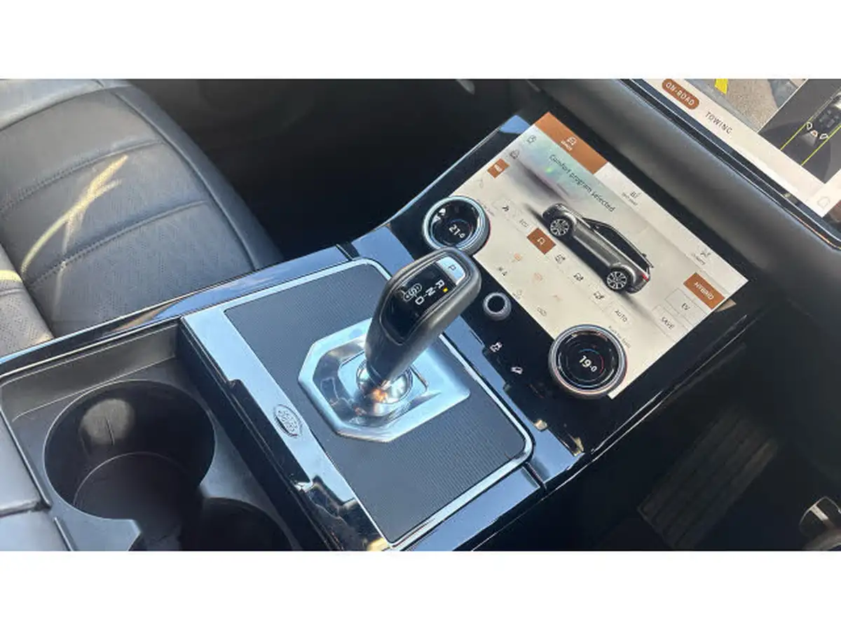 2023-land-rover-range-rover-evoque-15-p300e-r-dynamic-hse-big-12