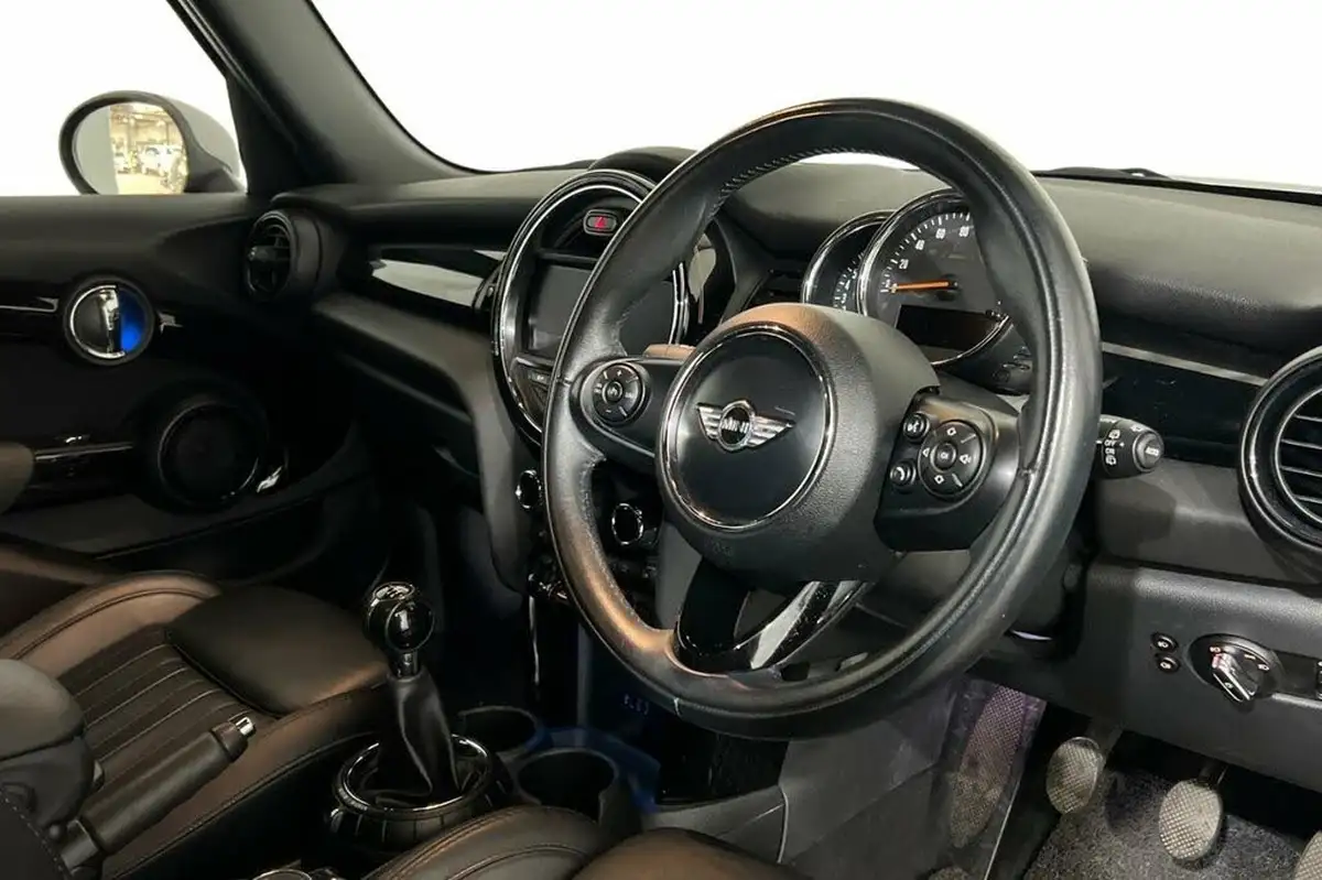2016-mini-cooper-15-cooper-seven-5d-big-8
