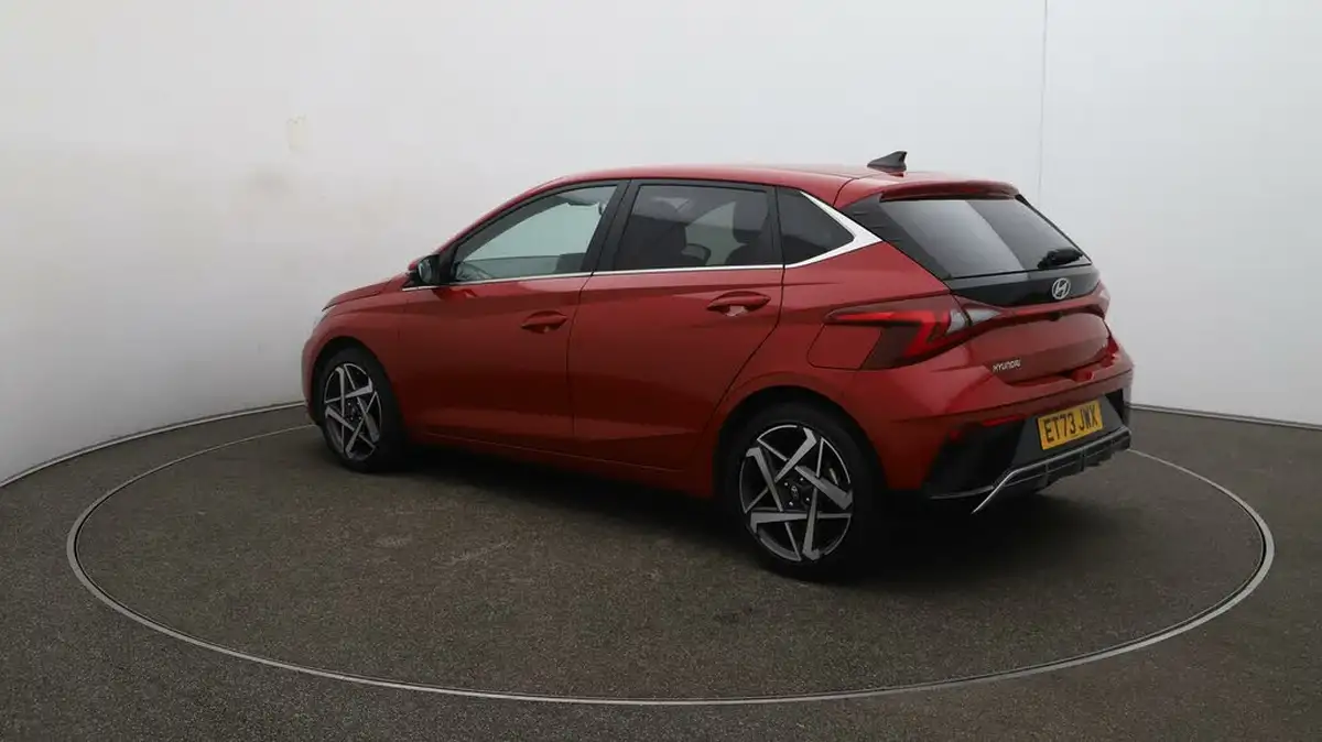 2024-hyundai-i20-10-t-gdi-premium-two-tone-roof-big-5