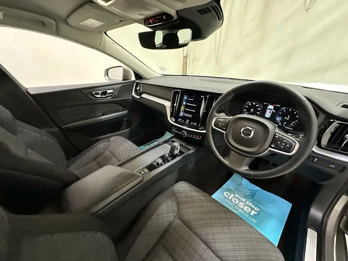 2021-volvo-v60-20-b3-momentum-161bhp-big-7
