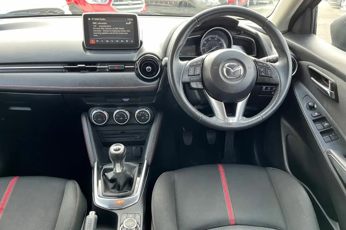 2015-mazda-mazda2-15-sport-nav-90ps-big-30