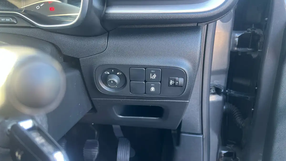 2018-citroen-c3-12-puretech-flair-82ps-big-32