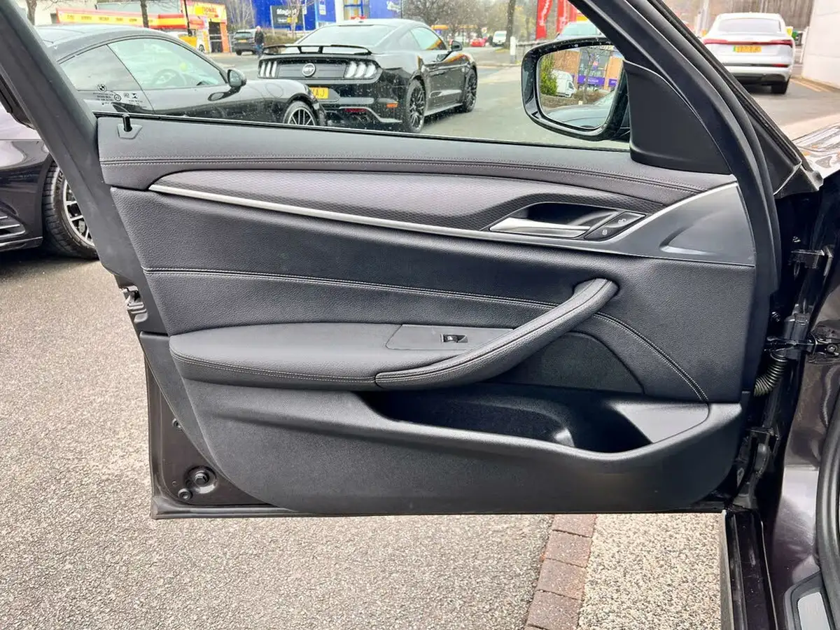 2022-bmw-5-series-20td-520d-xdrive-m-sport-mht-saloon-4d-big-17