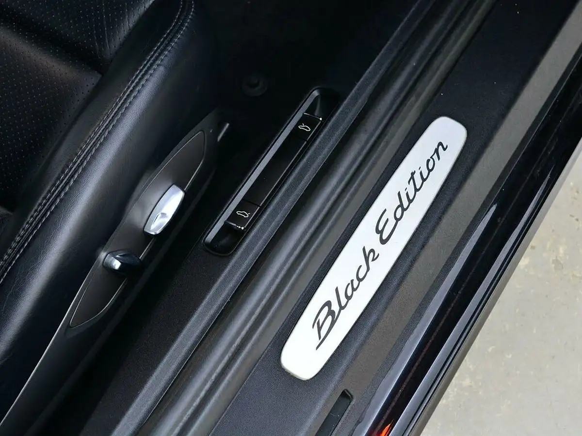 2015-porsche-911-34-carrera-black-edition-coupe-pdk-big-16