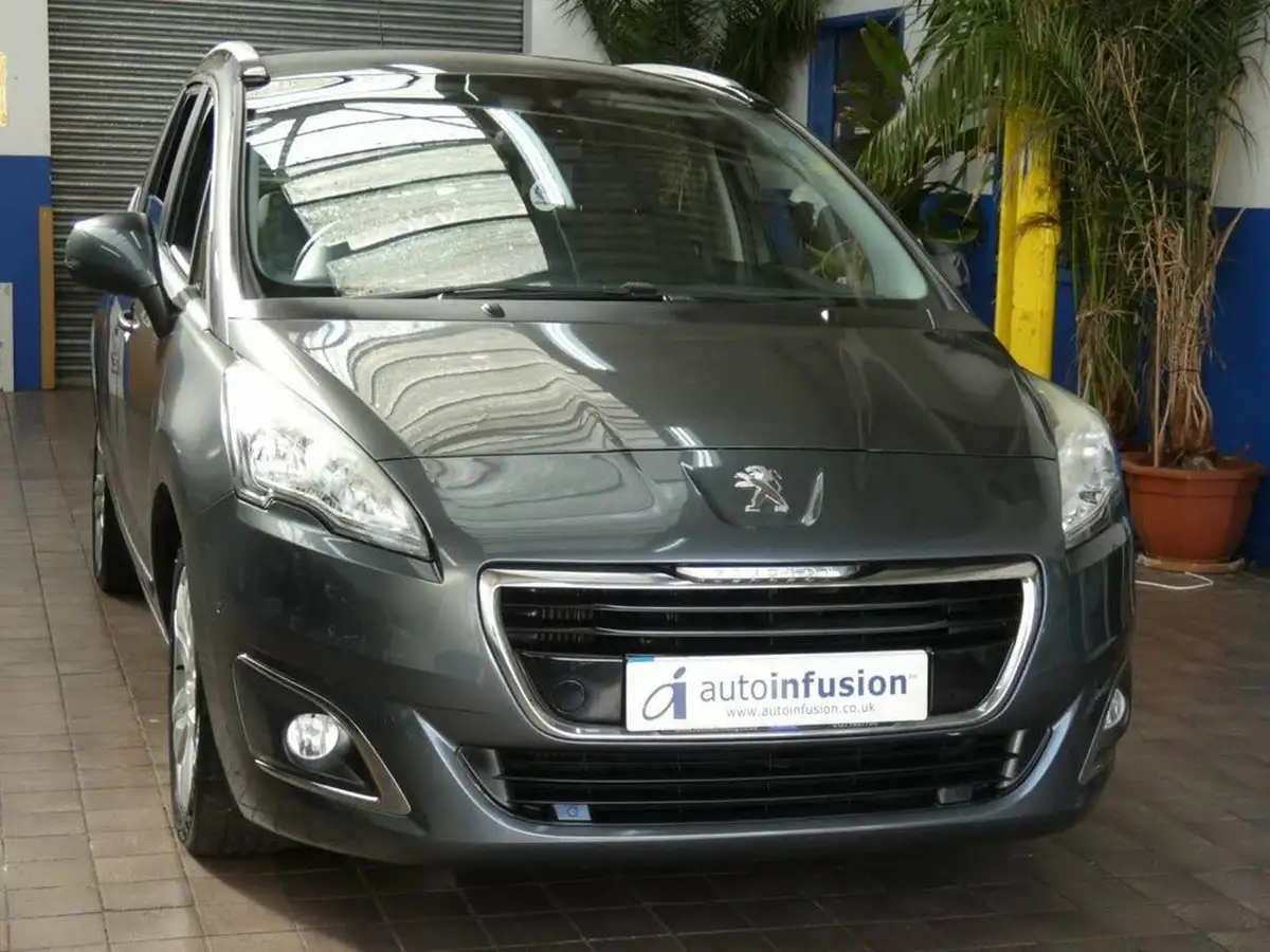 2014-peugeot-5008-16hdi-active-big-18