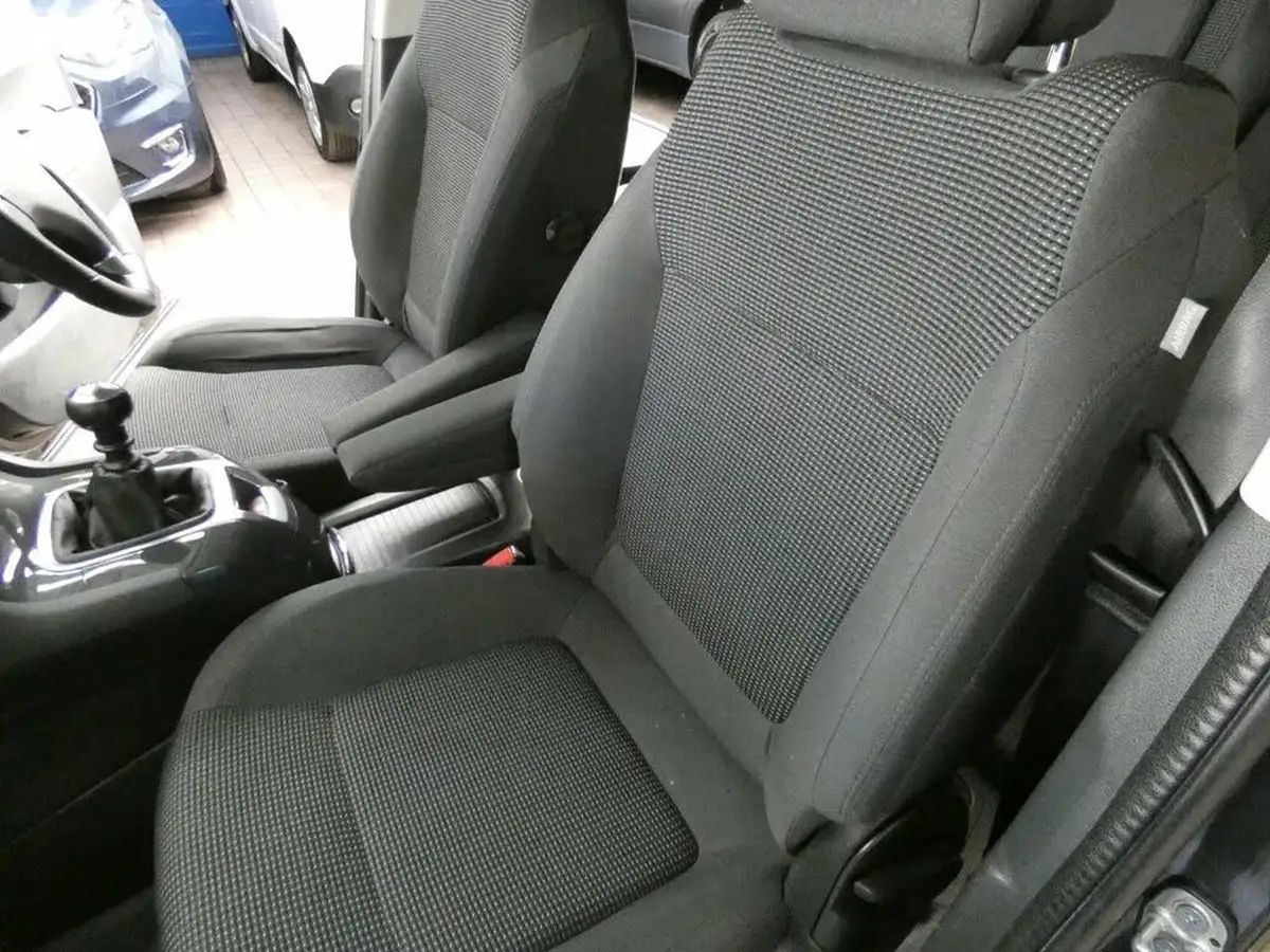 2014-peugeot-5008-16hdi-active-big-70