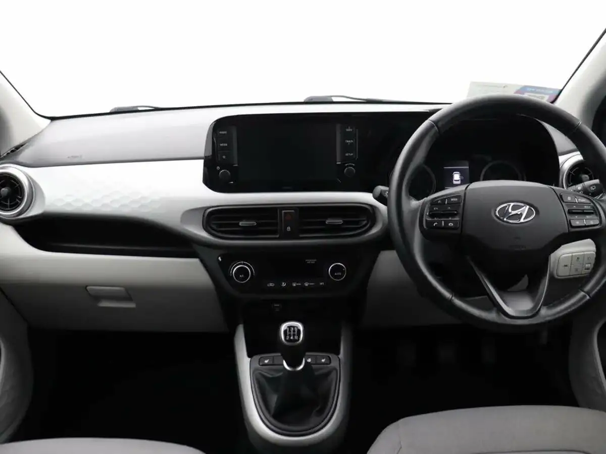 2021-hyundai-i10-10-premium-big-12