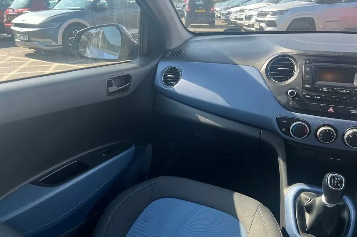 2016-hyundai-i10-10-se-big-16