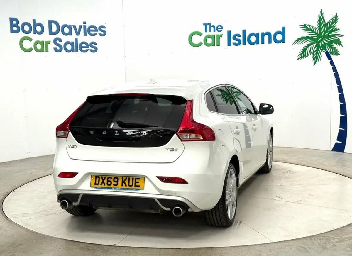 2019-volvo-v40-15-t2-r-design-edition-big-8