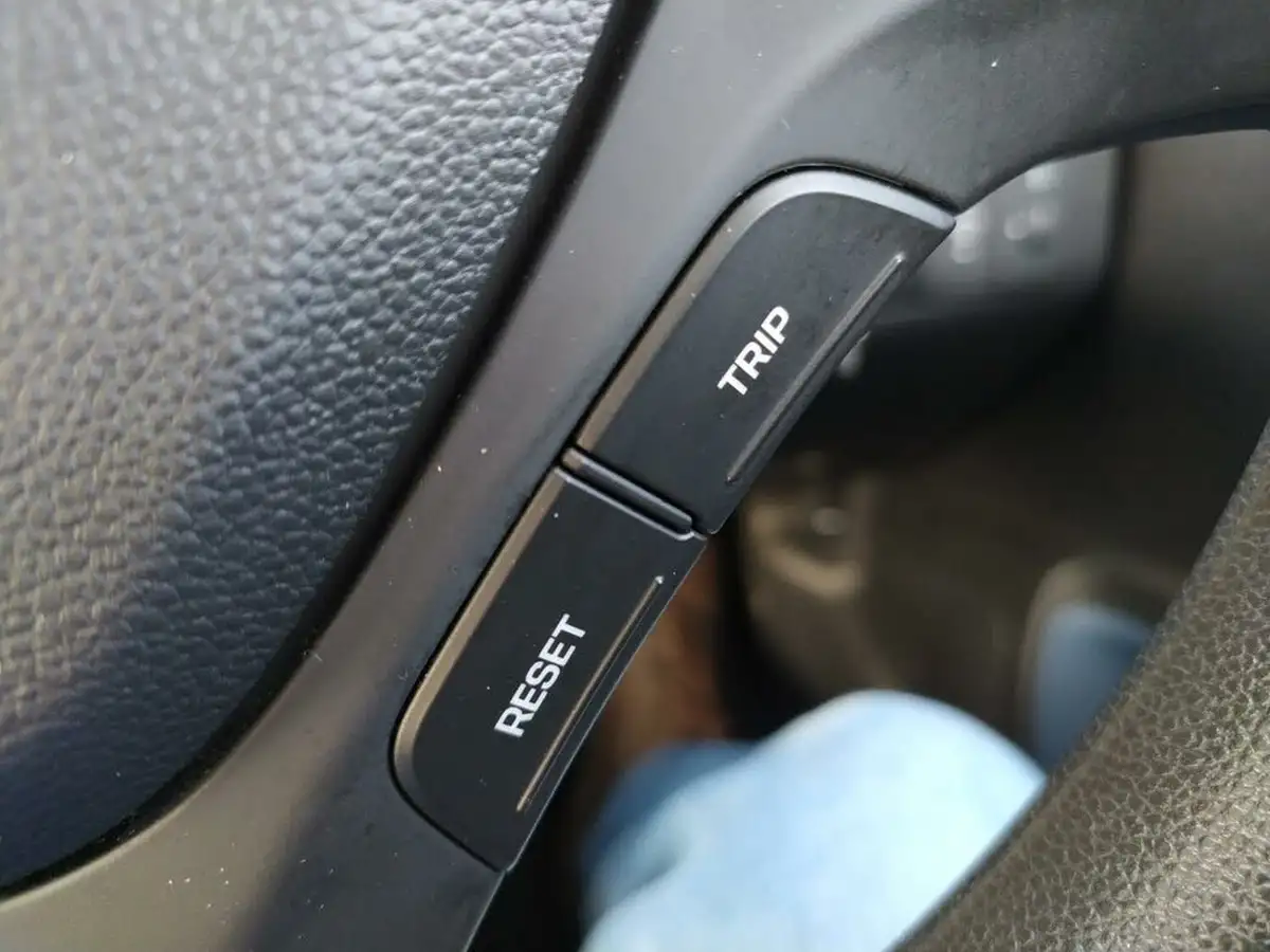 2014-hyundai-i10-12-se-big-24