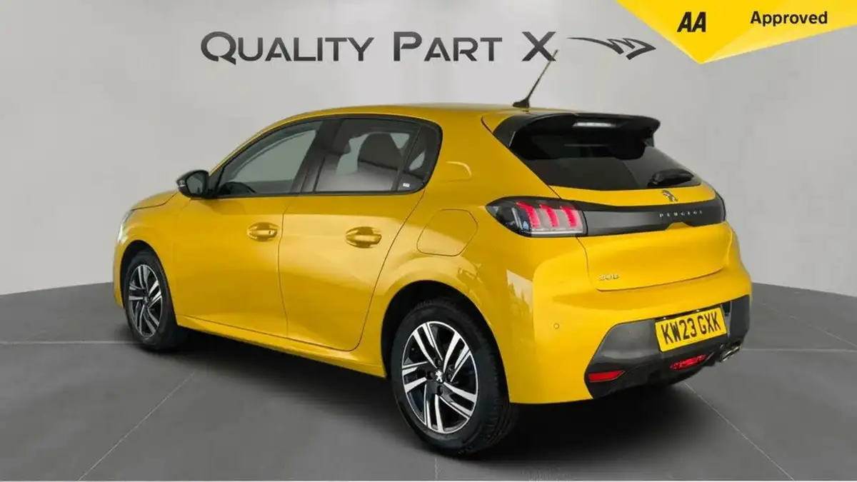 2023-peugeot-208-12-puretech-allure-premium-130ps-eat8-big-4