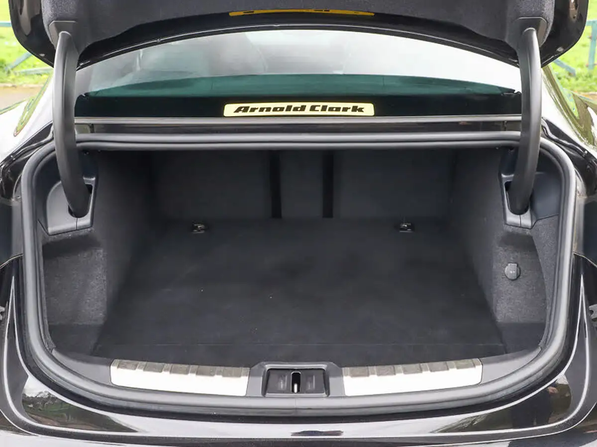 2021-porsche-taycan-e-turbo-big-7