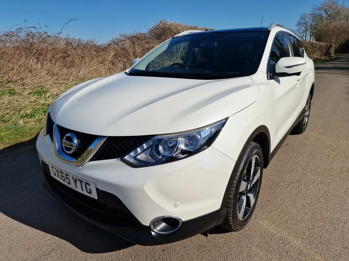 2015-nissan-qashqai-12-n-tec-big-2