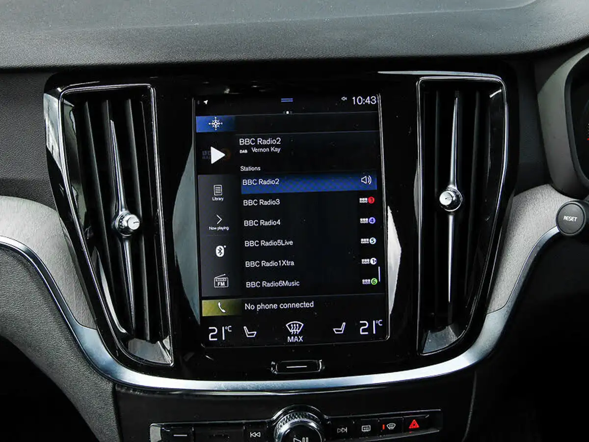 2021-volvo-v60-20td-b4-cross-country-big-15