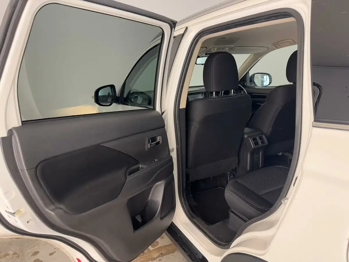2019-mitsubishi-outlander-20-design-big-11