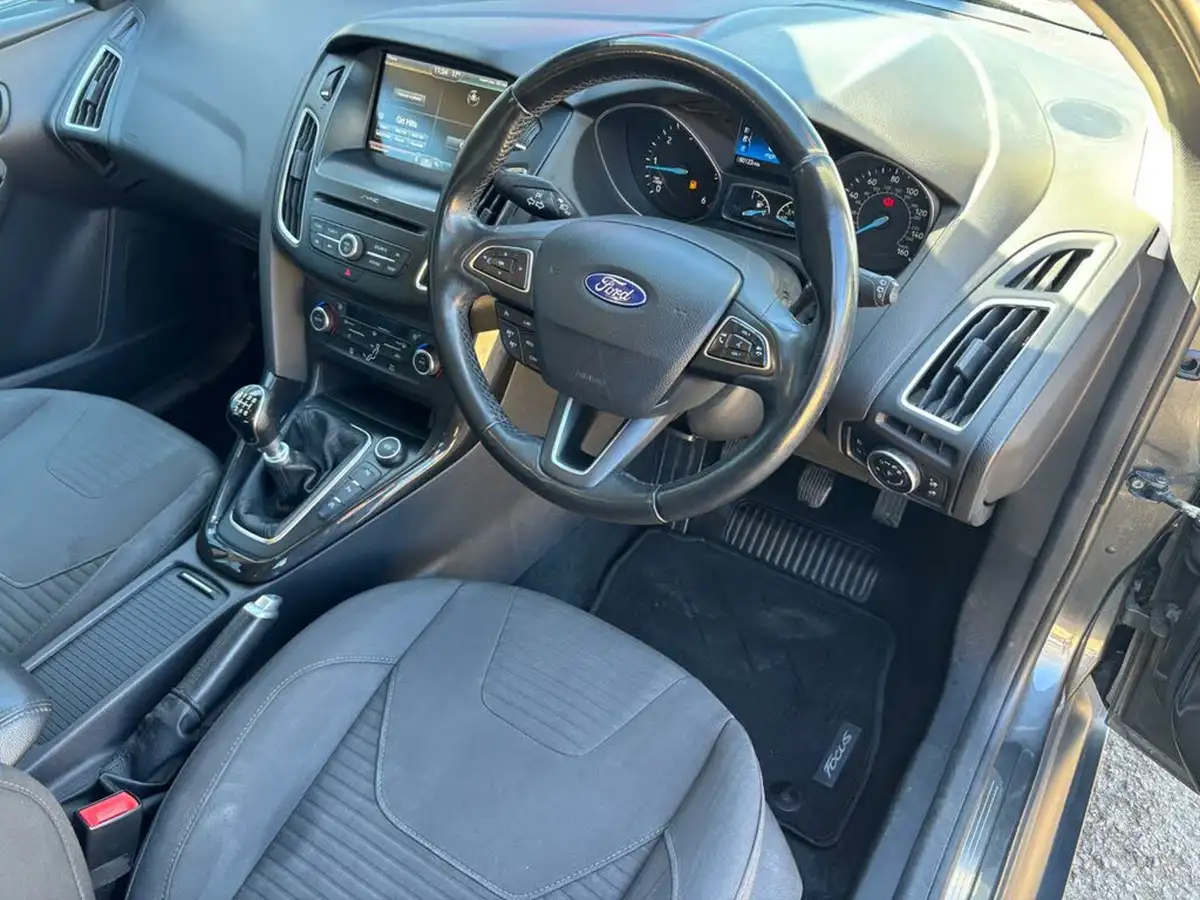 2016-ford-focus-15tdci-titanium-hatchback-big-18
