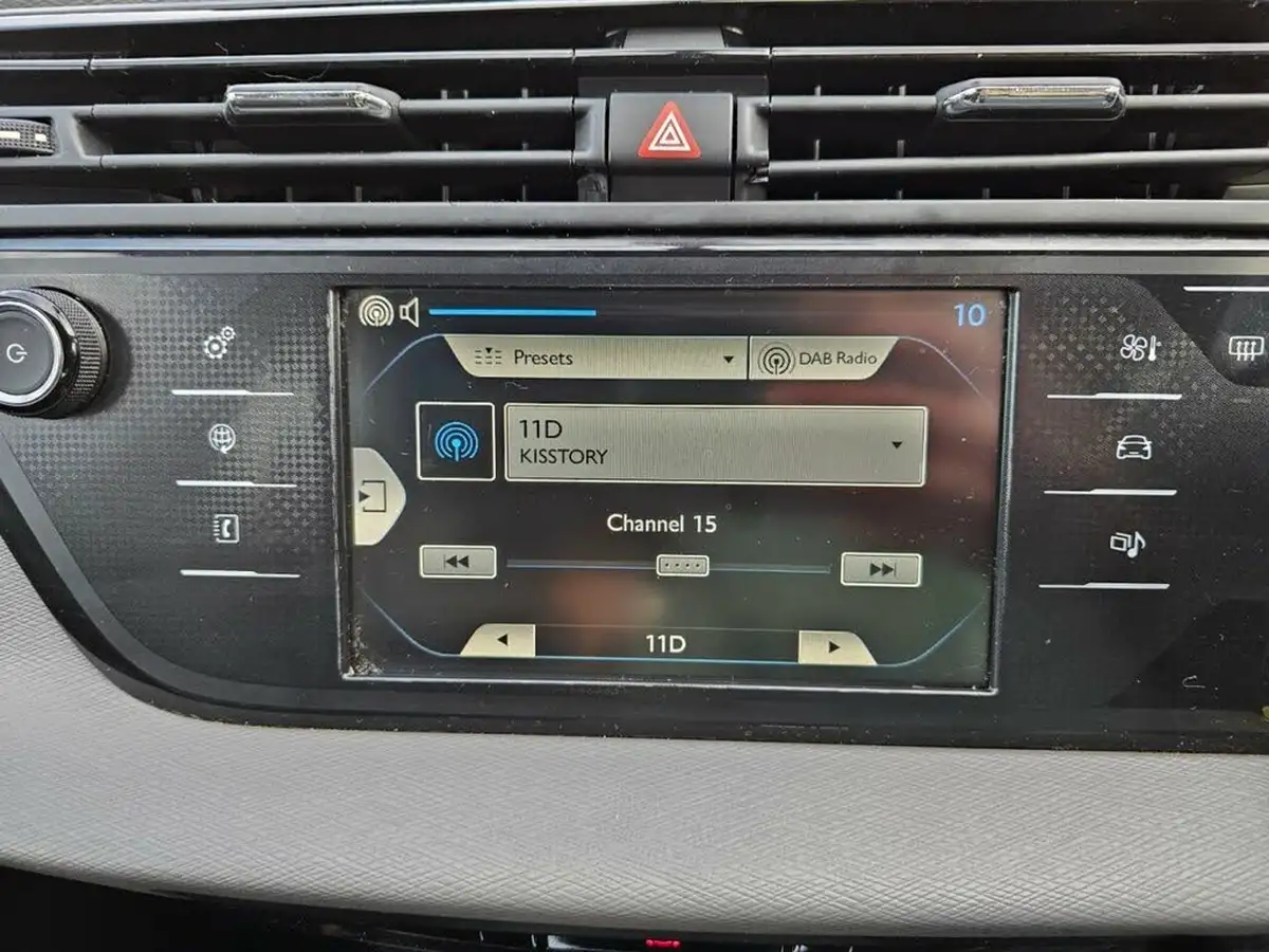 2015-citroen-grand-c4-picasso-16bluehdi-vtr-120ps-big-15