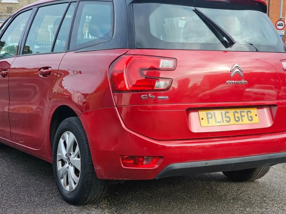 2015-citroen-grand-c4-picasso-16bluehdi-vtr-120ps-big-37
