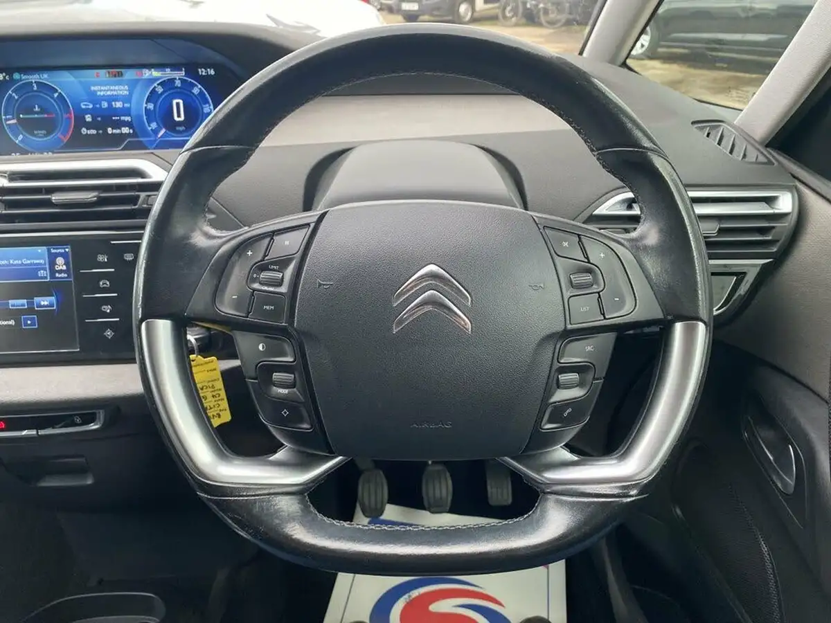 2016-citroen-grand-c4-picasso-16bluehdi-exclusive-big-47