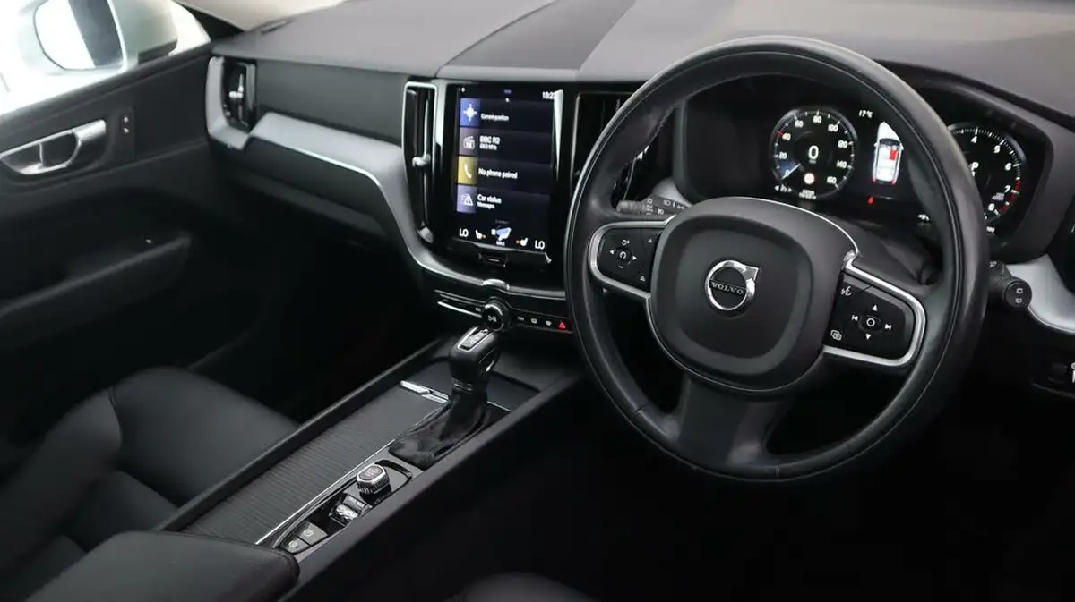2019-volvo-xc60-20-t5-momentum-pro-big-9
