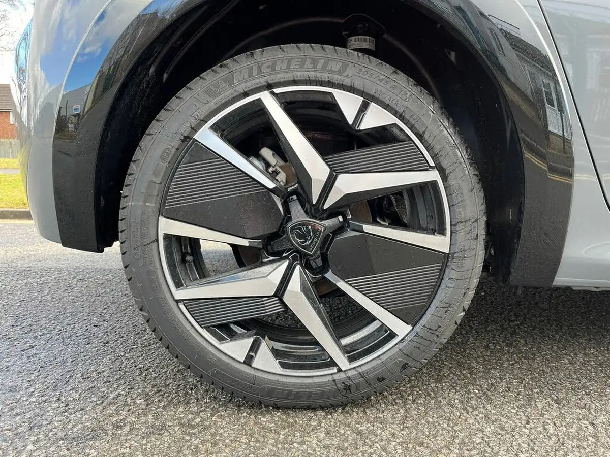 2024-peugeot-208-12-puretech-gt-100ps-big-14