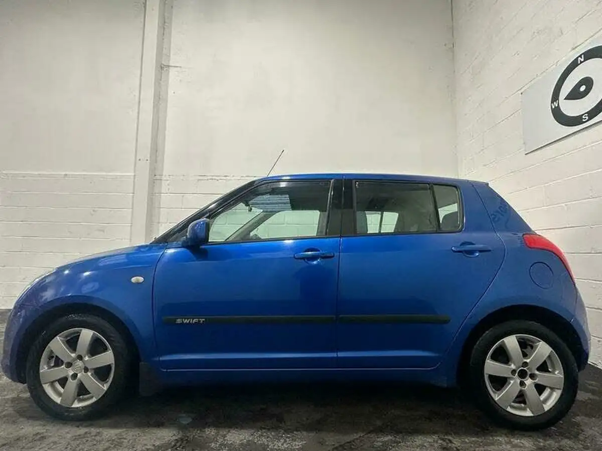 2010-suzuki-swift-15-sz4-big-22