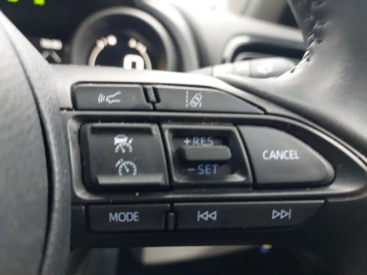 2021-toyota-yaris-cross-15-vvt-i-icon-big-13