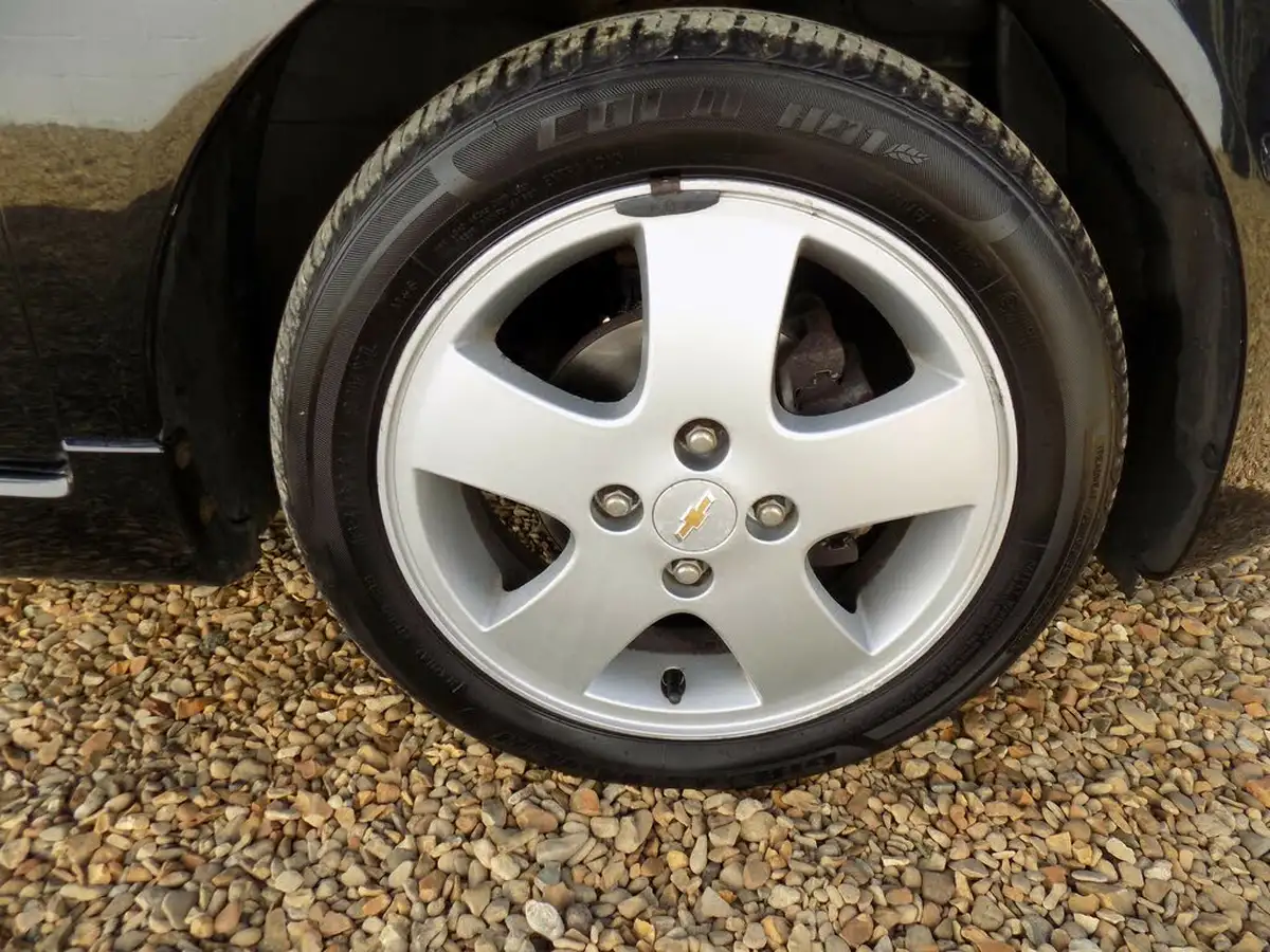 2012-chevrolet-spark-12-ls-big-9
