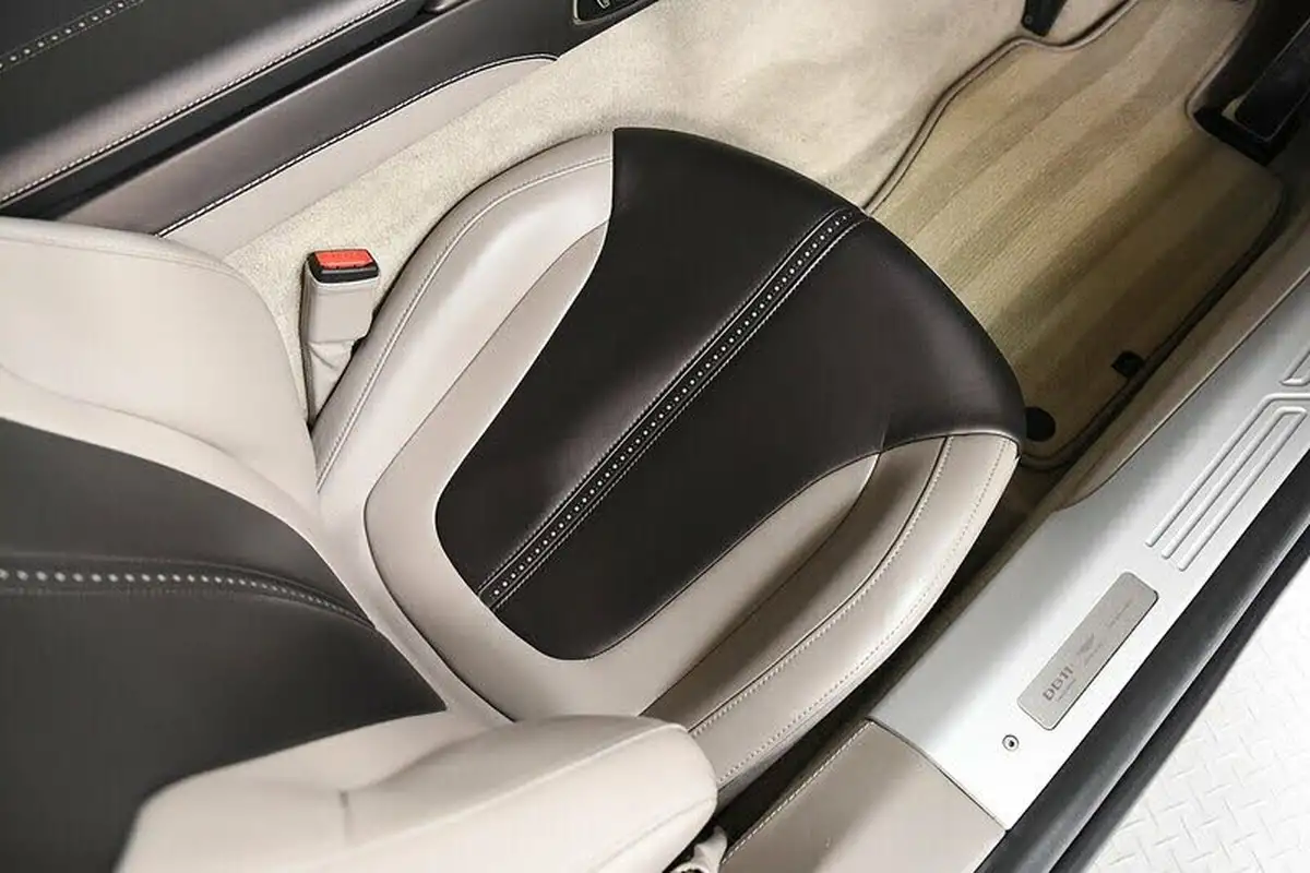 2017-aston-martin-db11-52-v12-launch-edition-big-9