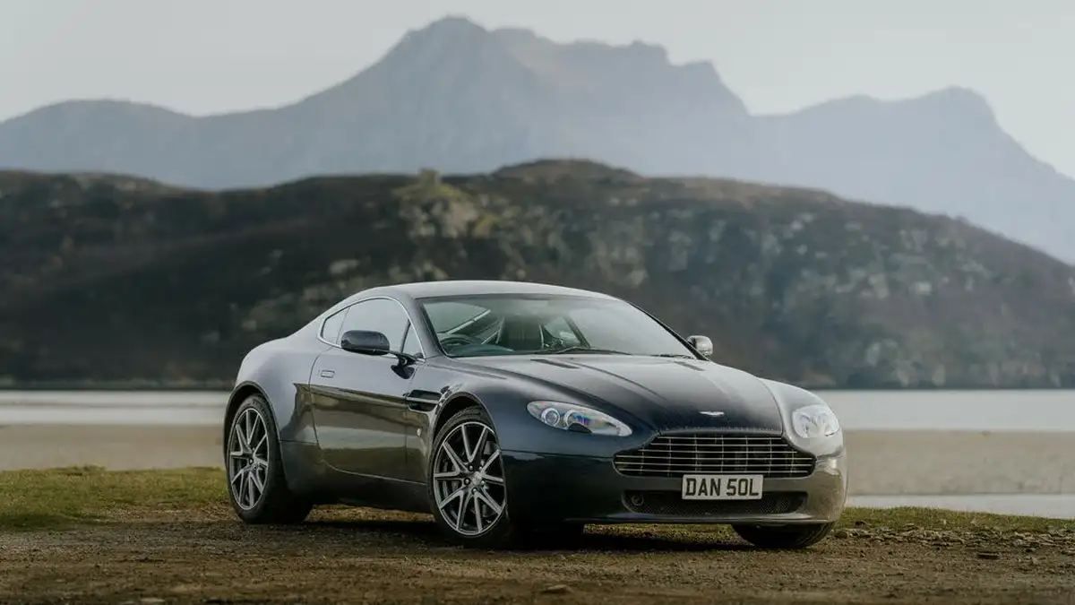 2009-aston-martin-vantage-47-coupe-big-0