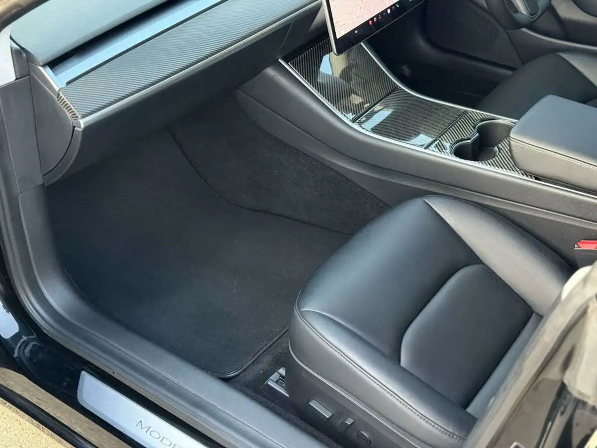 2020-tesla-model-3-e-performance-big-28