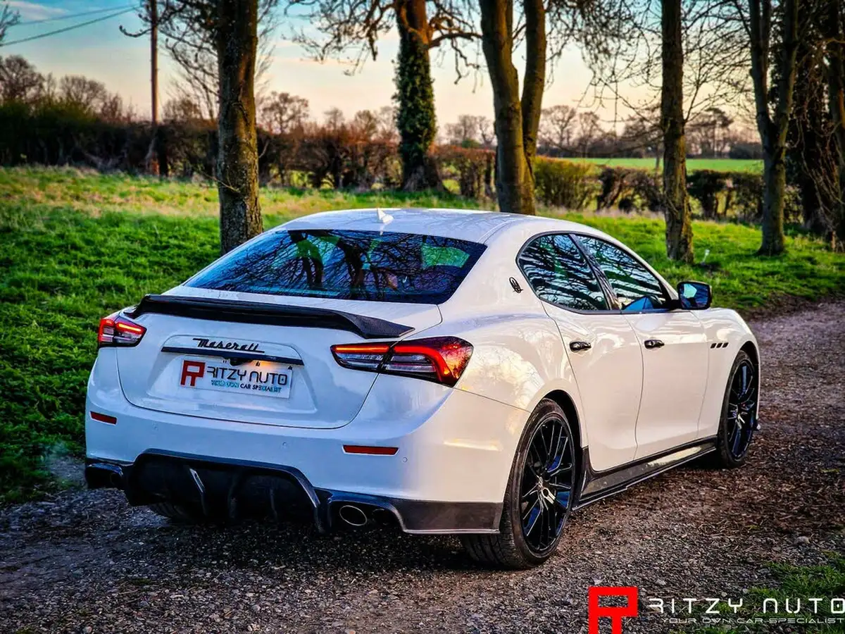 2015-maserati-ghibli-30-s-big-56