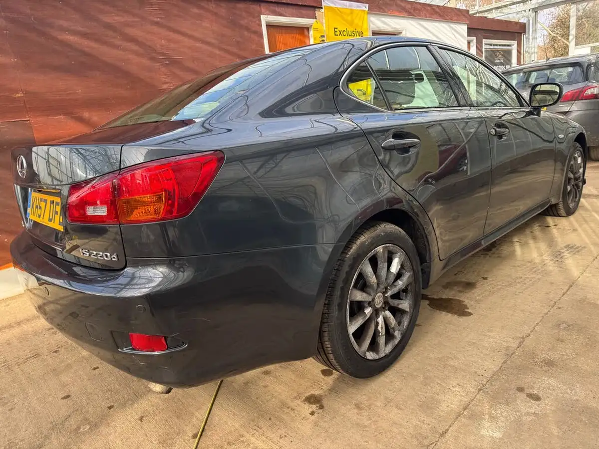 2007-lexus-is-220d-22td-se-l-big-1