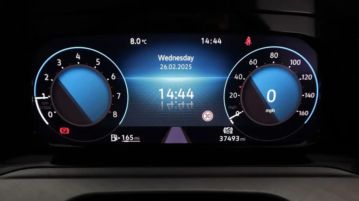 2022-volkswagen-golf-15-tsi-life-150ps-hatchback-big-10