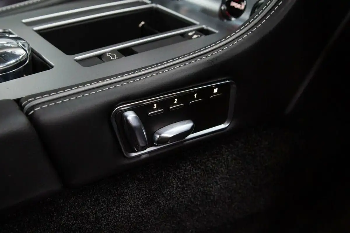 2012-aston-martin-virage-60-big-40